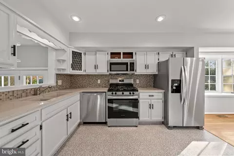 Kitchen - 203 Hutton St, Gaithersburg, MD 20877 photo 2 of 3