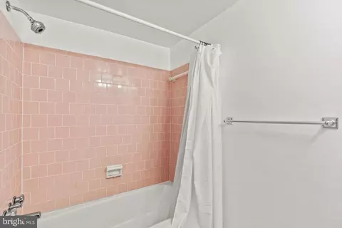 Bath - 575 Thayer Ave #206, Silver Spring, MD 20910 photo 3 of 3