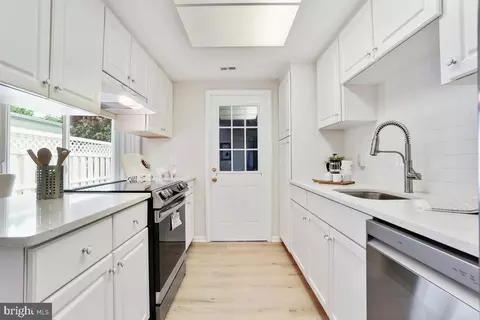 Kitchen - 3654 Edelmar Ter #120, Silver Spring, MD 20906 photo 2 of 4