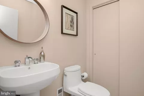 Bath - 33 Eldwick Ct, Potomac, MD 20854 photo 1 of 3