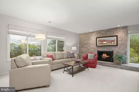 Living - 33 Eldwick Ct, Potomac, MD 20854 photo 4 of 4