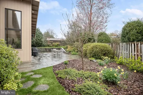 Exterior - 33 Eldwick Ct, Potomac, MD 20854 photo 4 of 12