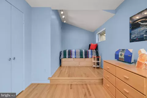 Bedroom - 33 Eldwick Ct, Potomac, MD 20854 photo 4 of 5