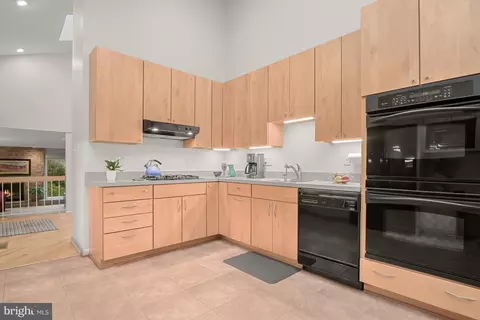 Kitchen - 33 Eldwick Ct, Potomac, MD 20854 photo 1 of 3