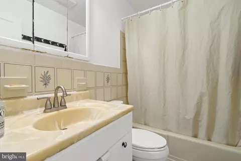 Bath - 2908 Dawson Ave, Silver Spring, MD 20902 photo 1 of 2