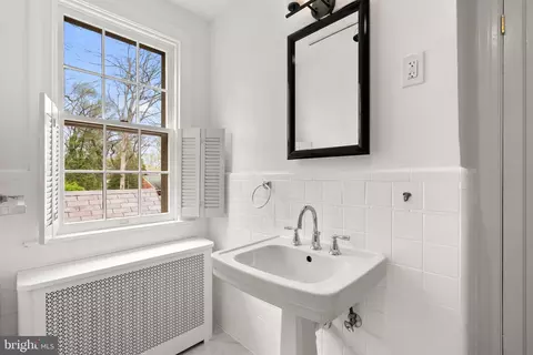 Bath - 1203 Highland Dr, Silver Spring, MD 20910 photo 3 of 5