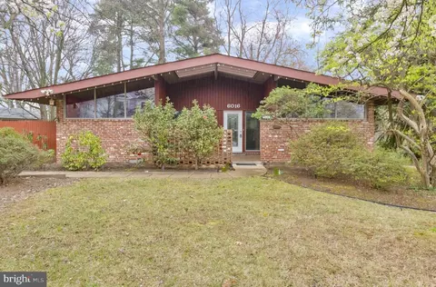 6016 Grosvenor Ln, Bethesda, MD 20814