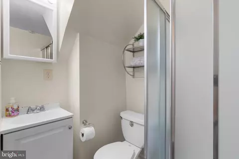 Bath - 2946 Schoolhouse Cir, Silver Spring, MD 20902 photo 4 of 4