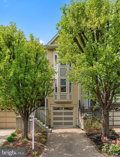 2946 Schoolhouse Cir, Silver Spring, MD 20902