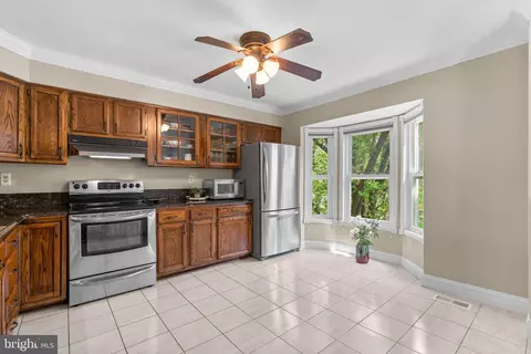 Kitchen - 2946 Schoolhouse Cir, Silver Spring, MD 20902 photo 2 of 4