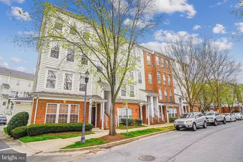 306 B Cross Green St #306-B, Gaithersburg, MD 20878
