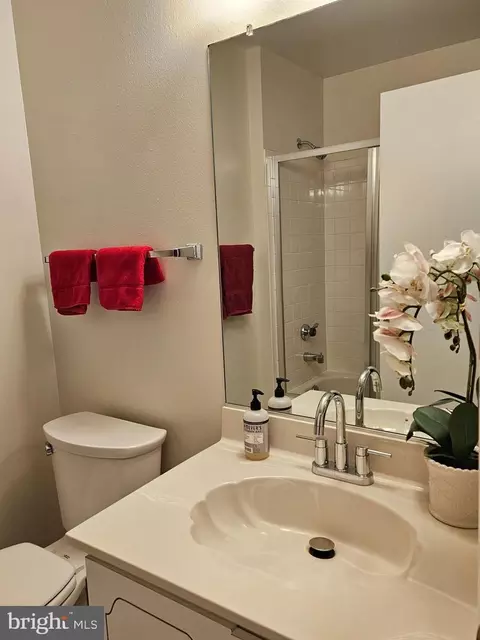Bath - 15301 Pine Orchard Dr #86-2H, Silver Spring, MD 20906 photo 3 of 3