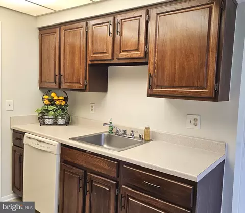 Kitchen - 15301 Pine Orchard Dr #86-2H, Silver Spring, MD 20906 photo 4 of 4