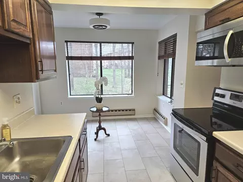 Kitchen - 15301 Pine Orchard Dr #86-2H, Silver Spring, MD 20906 photo 1 of 4