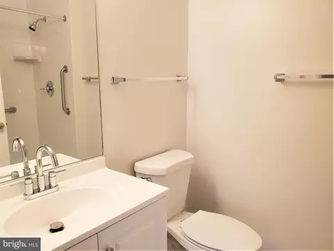 Bath - 15301 Pine Orchard Dr #86-2H, Silver Spring, MD 20906 photo 2 of 3