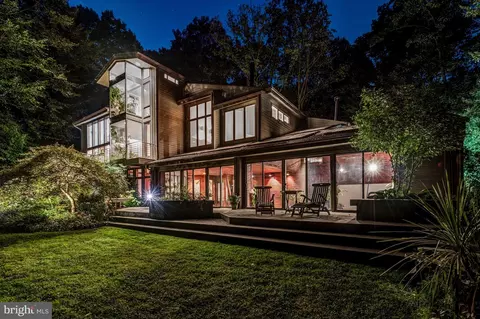 7313 Brookstone Ct, Potomac, MD 20854