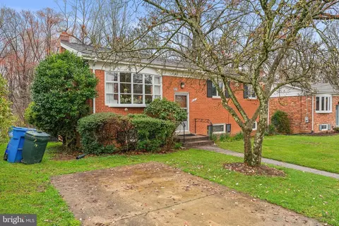 Exterior - 921 Loxford Ter, Silver Spring, MD 20901 photo 2 of 5