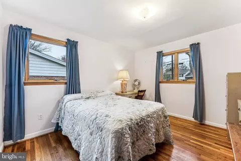 Bedroom - 921 Loxford Ter, Silver Spring, MD 20901 photo 2 of 5