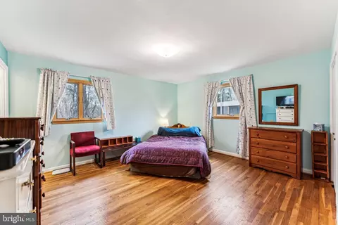 Bedroom - 921 Loxford Ter, Silver Spring, MD 20901 photo 4 of 5