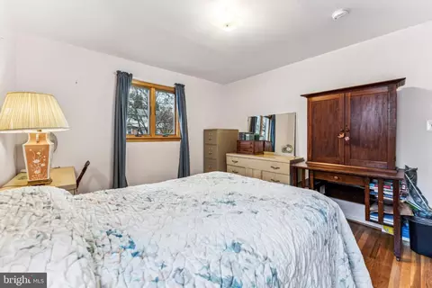 Bedroom - 921 Loxford Ter, Silver Spring, MD 20901 photo 1 of 5