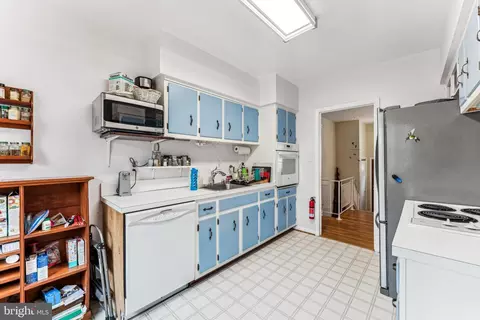 Kitchen - 921 Loxford Ter, Silver Spring, MD 20901 photo 1 of 1