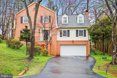 Exterior - 11229 Fall River Ct, Potomac, MD 20854 photo 2 of 6