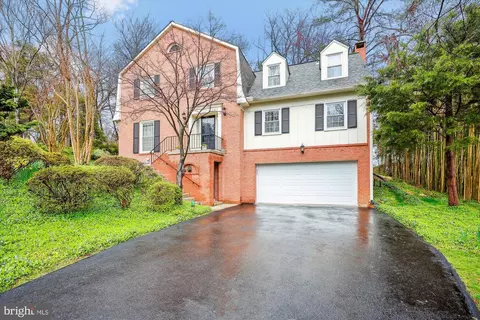 Exterior - 11229 Fall River Ct, Potomac, MD 20854 photo 5 of 6