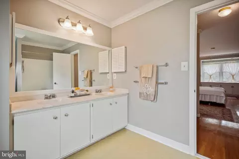 Bath - 11229 Fall River Ct, Potomac, MD 20854 photo 1 of 4