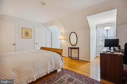 Bedroom - 11229 Fall River Ct, Potomac, MD 20854 photo 6 of 7