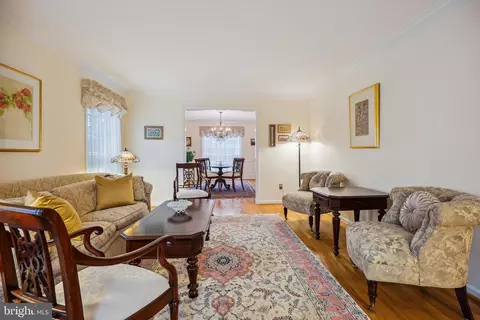 Living - 11229 Fall River Ct, Potomac, MD 20854 photo 4 of 7