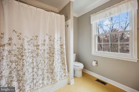 Bath - 11229 Fall River Ct, Potomac, MD 20854 photo 2 of 4