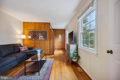 Living - 11229 Fall River Ct, Potomac, MD 20854 photo 2 of 7