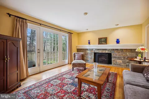 Living - 11229 Fall River Ct, Potomac, MD 20854 photo 5 of 7