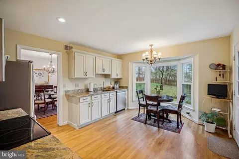 Dining - 11229 Fall River Ct, Potomac, MD 20854 photo 3 of 5