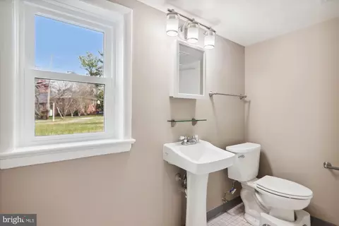 Bath - 10810 Meadowhill Rd, Silver Spring, MD 20901 photo 4 of 4
