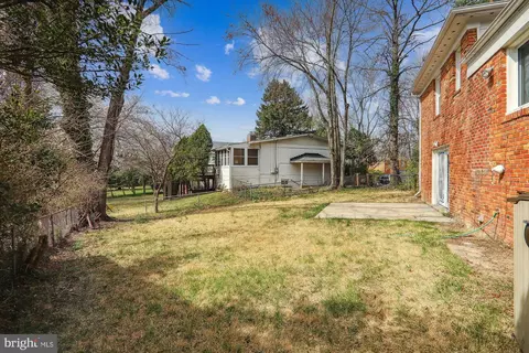 Exterior - 10810 Meadowhill Rd, Silver Spring, MD 20901 photo 7 of 8