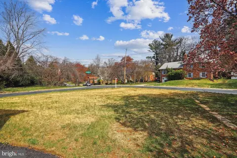 Exterior - 10810 Meadowhill Rd, Silver Spring, MD 20901 photo 8 of 8