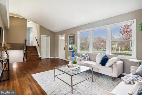 Living - 10810 Meadowhill Rd, Silver Spring, MD 20901 photo 2 of 4