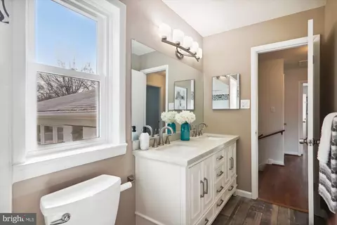 Bath - 10810 Meadowhill Rd, Silver Spring, MD 20901 photo 3 of 4