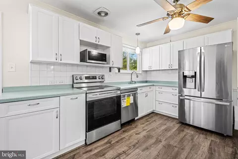 Kitchen - 14808 Mistletoe Ct, Silver Spring, MD 20905 photo 4 of 5
