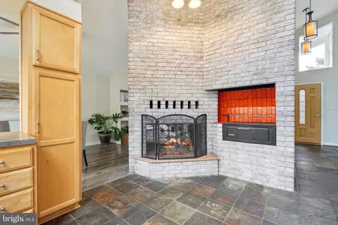Living - 19508 Wootton Ave, Poolesville, MD 20837 photo 3 of 7