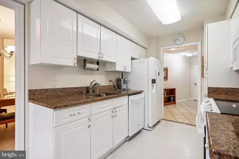 Kitchen - 14809 Pennfield Cir #401, Silver Spring, MD 20906 photo 2 of 6