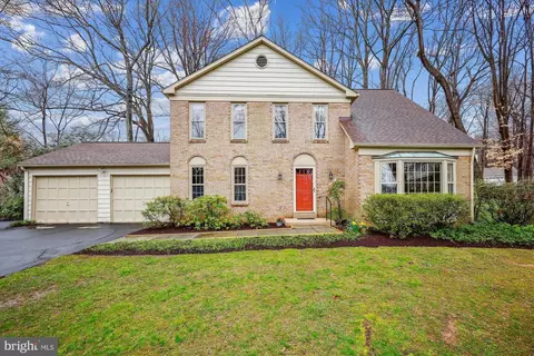 6 Lakenheath Ct, Potomac, MD 20854