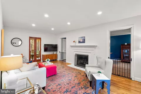 Living - 10115 Big Rock Rd, Silver Spring, MD 20901 photo 2 of 6