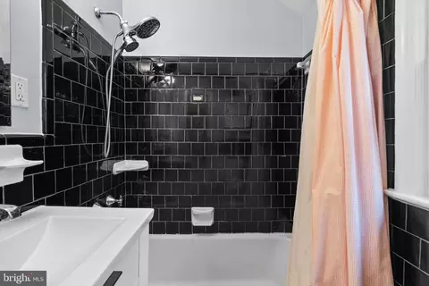 Bath - 10115 Big Rock Rd, Silver Spring, MD 20901 photo 3 of 3