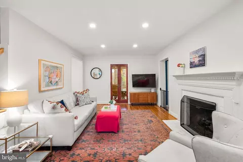 Living - 10115 Big Rock Rd, Silver Spring, MD 20901 photo 3 of 6