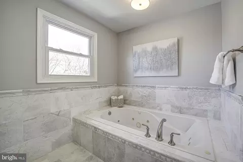 Bath - 9 Sunrise Ct, Potomac, MD 20854 photo 4 of 6