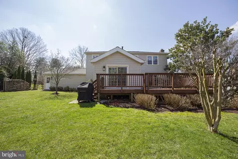 Exterior - 9 Sunrise Ct, Potomac, MD 20854 photo 5 of 6