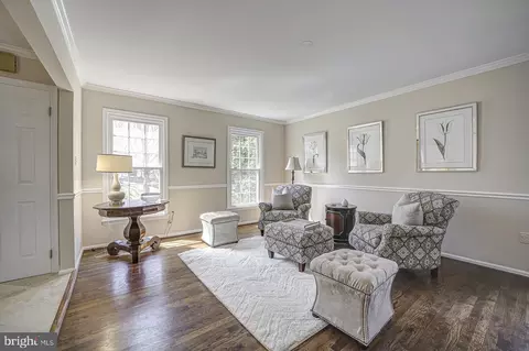 Living - 9 Sunrise Ct, Potomac, MD 20854 photo 2 of 5