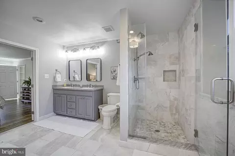 Bath - 9 Sunrise Ct, Potomac, MD 20854 photo 3 of 6